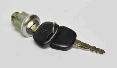 Tankajtó zár – 89300-61820 – Suzuki