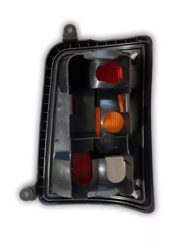 Hátsólámpa – bal – komplett – Lada Niva 21213 1.7 – (21213-3716011)
