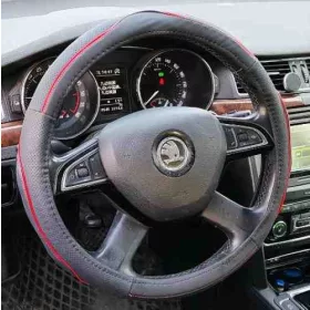 Műbőr kormányvédő 38cm fekete/piros (2394BR) autolife
